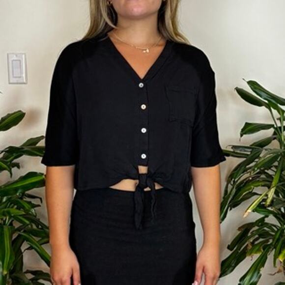 Linen Front Tie Top - Picture 2 of 4